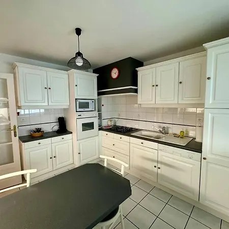 Apartment F3 Plein Coeur Centre Fd Avec Parking Montrognon *