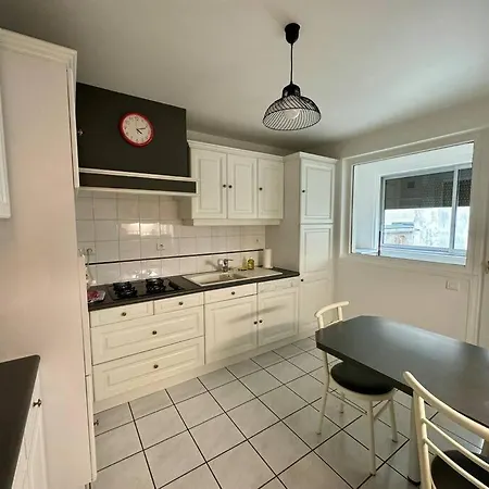 F3 Plein Cœur Centre Fd Avec Parking Montrognon *