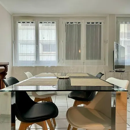 Апартаменты F3 Plein Coeur Centre Fd Avec Parking Montrognon