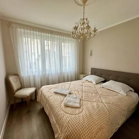 Apartment F3 Plein Coeur Centre Fd Avec Parking Montrognon