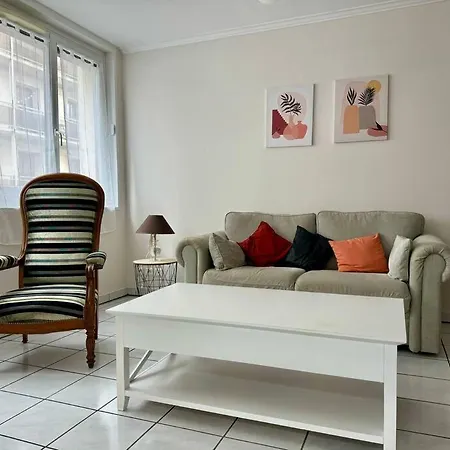 F3 Plein Coeur Centre Fd Avec Parking Montrognon Apartment