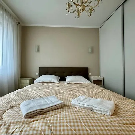F3 Plein Coeur Centre Fd Avec Parking Montrognon Apartment *