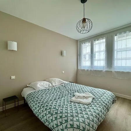 Apartment F3 Plein Coeur Centre Fd Avec Parking Montrognon *