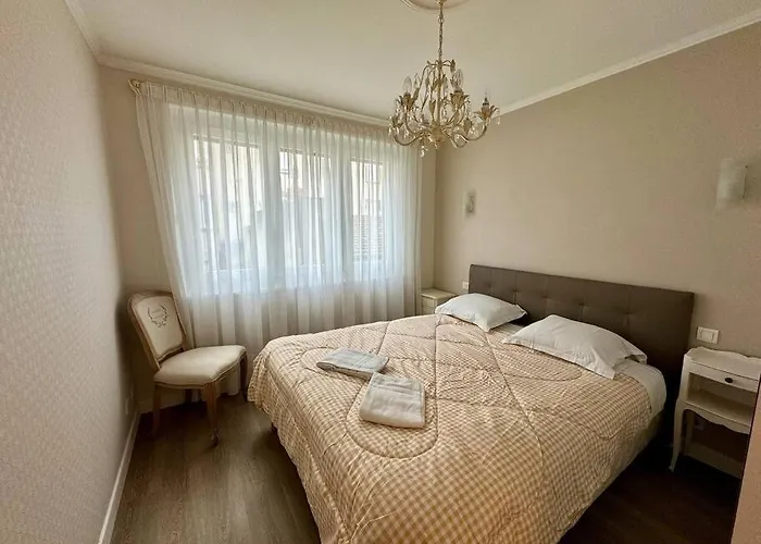 Апартаменты F3 Plein Coeur Centre Fd Avec Parking Montrognon