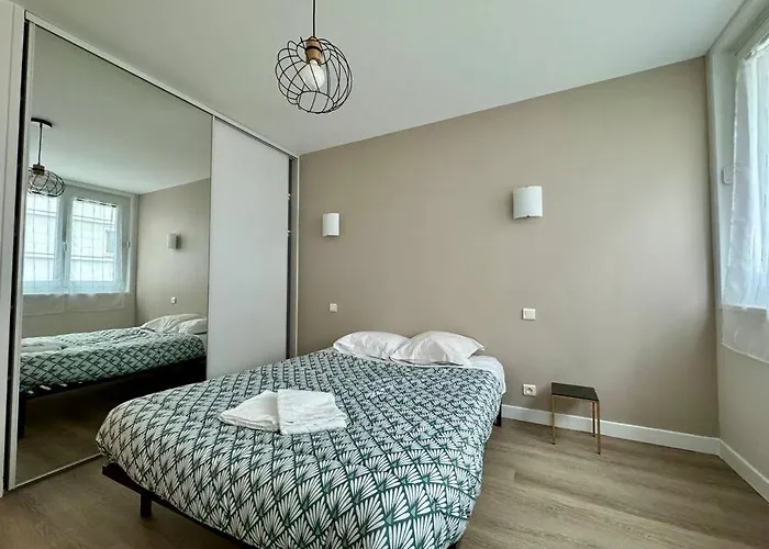 F3 Plein Coeur Centre Fd Avec Parking Montrognon Апартаменты *