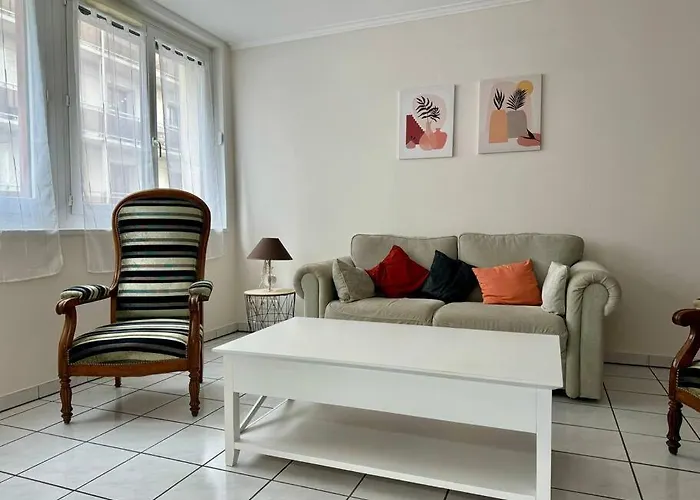 F3 Plein Coeur Centre Fd Avec Parking Montrognon Lejlighed