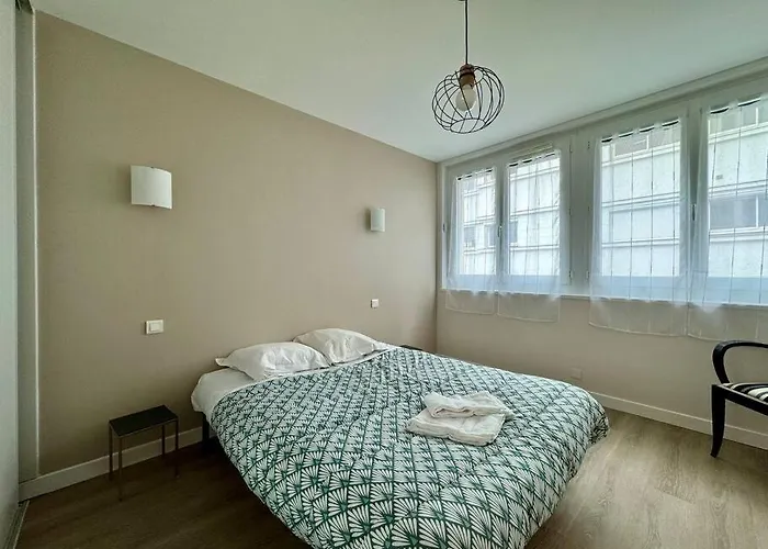 Lejlighed F3 Plein Coeur Centre Fd Avec Parking Montrognon *